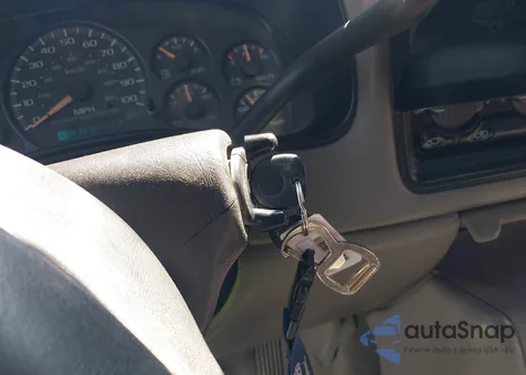 2000 Chevrolet Silverado 1500 Ls из США, поврежденный, VIN 2GCEC19V7Y1205882